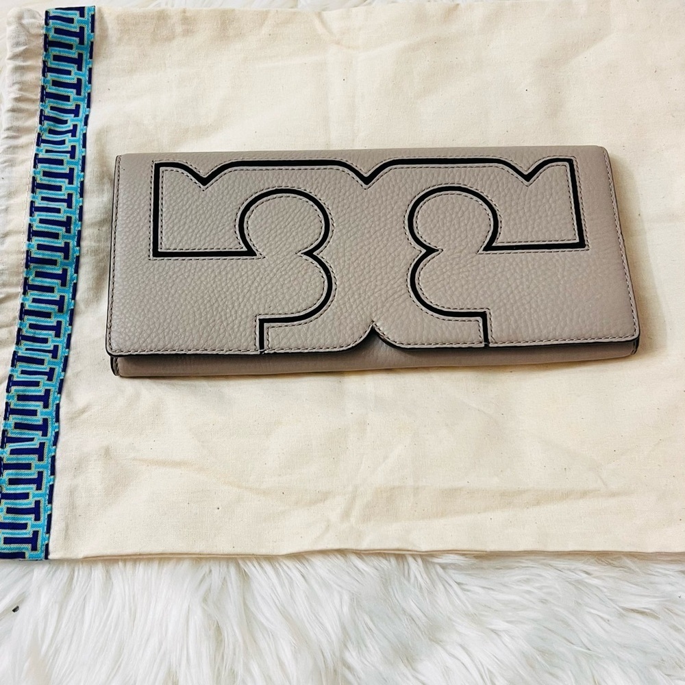Tory Burch Miller Logo
French Gray Leather Folding with dust bag
